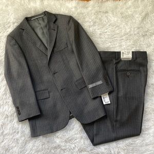 Hickey Freeman Boys 2 piece 100% wool pinstripe gray suit in size 6 NWT